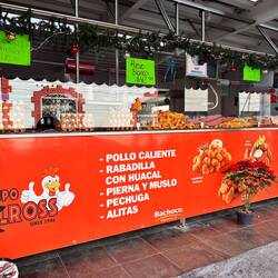 Alles vom Huhn,vom Ei bis zum Flügelchen - alles noch roh, wird auf Wunsch auch zubereitet