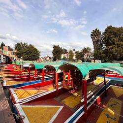 Bootsanlegestelle - viele Schiffe, keine Kunden