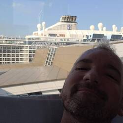 Neben uns die 'Anthem Of The Seas'