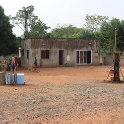 Tankstelle auf dem Weg nach Wli