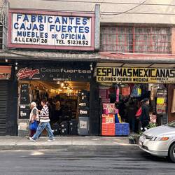 Cajas Fuertes = Tresore, dann Kleider und Musik - ungewöhnlich