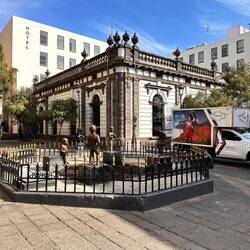 Eine Art Mäneken-Piss