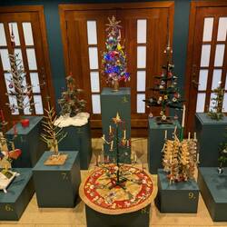 Wirklich witzig- due Isländer hatten gar keine Bäume für diese Tradition!