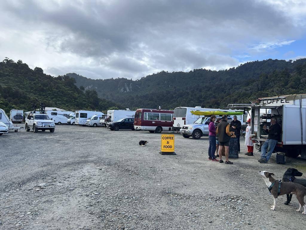 Busy camping spot at Fox River. Coffee and food available aswell