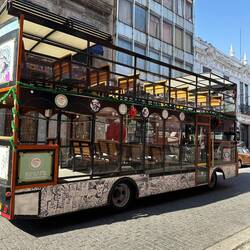 Tourbus mit Weihnachtsmann