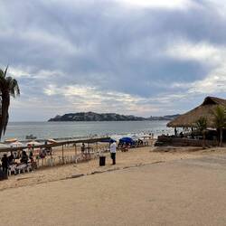 Nur Stühle und keine Liegen, hier nicht üblich, aber schöner Strand