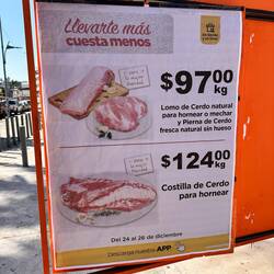 Bei einem Metzger vor der Tür - 1 CHF so 21-23 Peso, $ heisst hier Peso