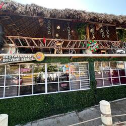 Beach-Restaurant mit chinesischem Tonkrieger Nachbau Xi'An