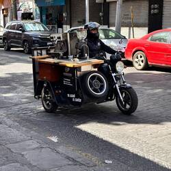 Und wie ich rausgehe erwartet mich noch die fahrende Kaffeebar, echt gut!