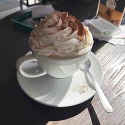 Mein Cappuccino mit Schlagrahm - ein Frühstück