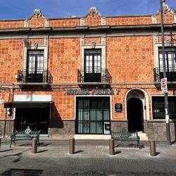 Da halten die gebrannten Platten deutlich besser her und sind lange schön - hier ein Notariat der St