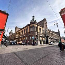 Die Markthalle über Eck