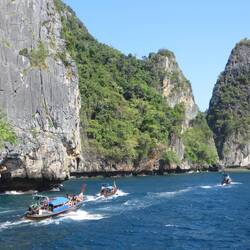 kein Platz zum ankern, wir müssen auf die Rückseite der Insel