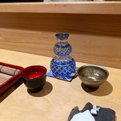 Sake and glasses Kitaoji Yuyu