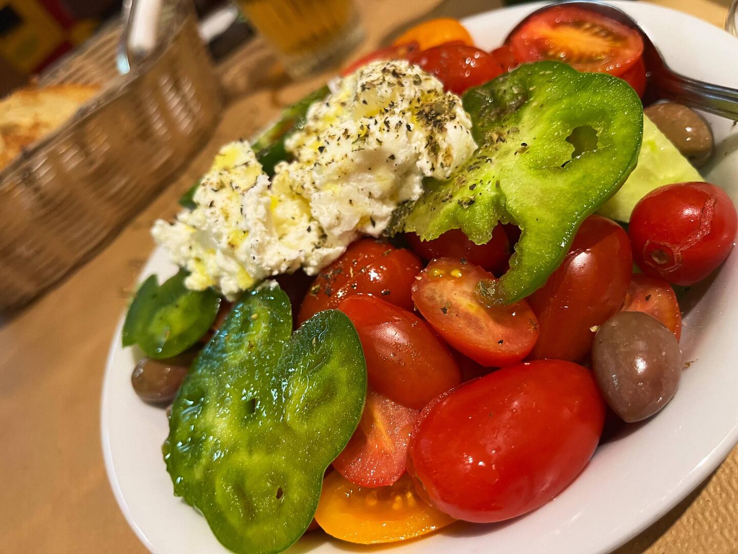 Abendessen in einem kleinen Lolalen Imbiss - Mama hat sogar selber gekocht. Lecker war's!