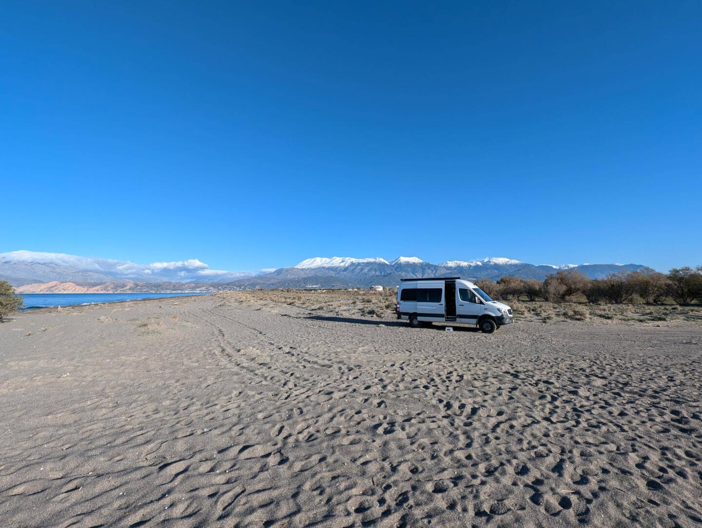 Hintergrund Gipfel des Ida-Gebirges