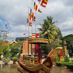 dem Mönch gewidmet, dessen Boot zerbrach, seine Hälfte aber nicht unterging und ihn an Land brachte