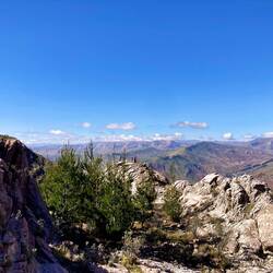 Tout au fond on voit Lou et Suzanne, une autre randonneuse