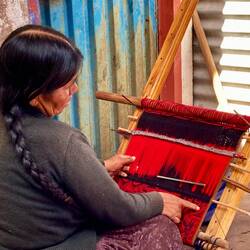 Un métier à tisser pour une petite pause dans un village
