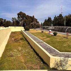 Festungsgraben und Weihnachtsdeko