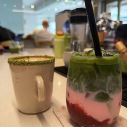 Fancy Strawberry Matcha und Pistacio Flat white ☕️