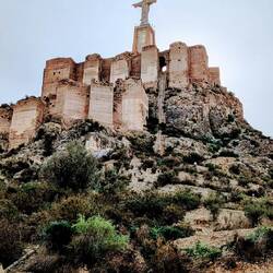 Castillo de Monteagudo von der schattigen Rückseite