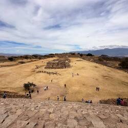 Blick zurück über die hintere Anlage vom Eingang her - vorne Mitte noch die Sternwarte