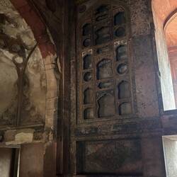 Bibliothek mit Bücherregal