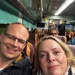 Geschafft. Wir sitzen in der richtigen Bahn.