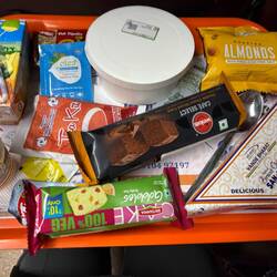 Und ein üppiges Menü gibt es auch (vorbestellt & vegetarisch).