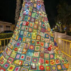 Ein Christbaum aus Häkelquadraten