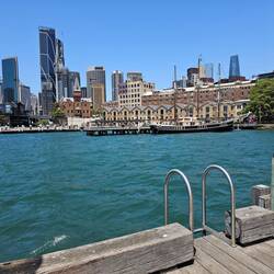 ...et ses hangars transformés en restaurants branchés