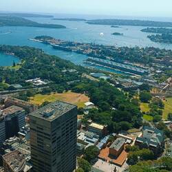 Jardin botanique, base navale, barracks en bas