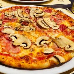 Pizza Prosciutto e Funghi