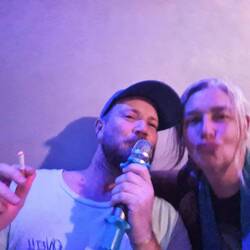Mit Cody beim Karaoke