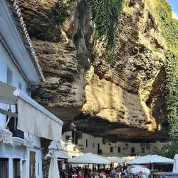 Se pensavi di aver già visto tutto...ti mancava Setenil: il + affascinante tra i villaggi bianchi