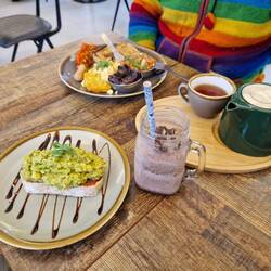 Brunch at Herbert's Art Gallery and Musuem