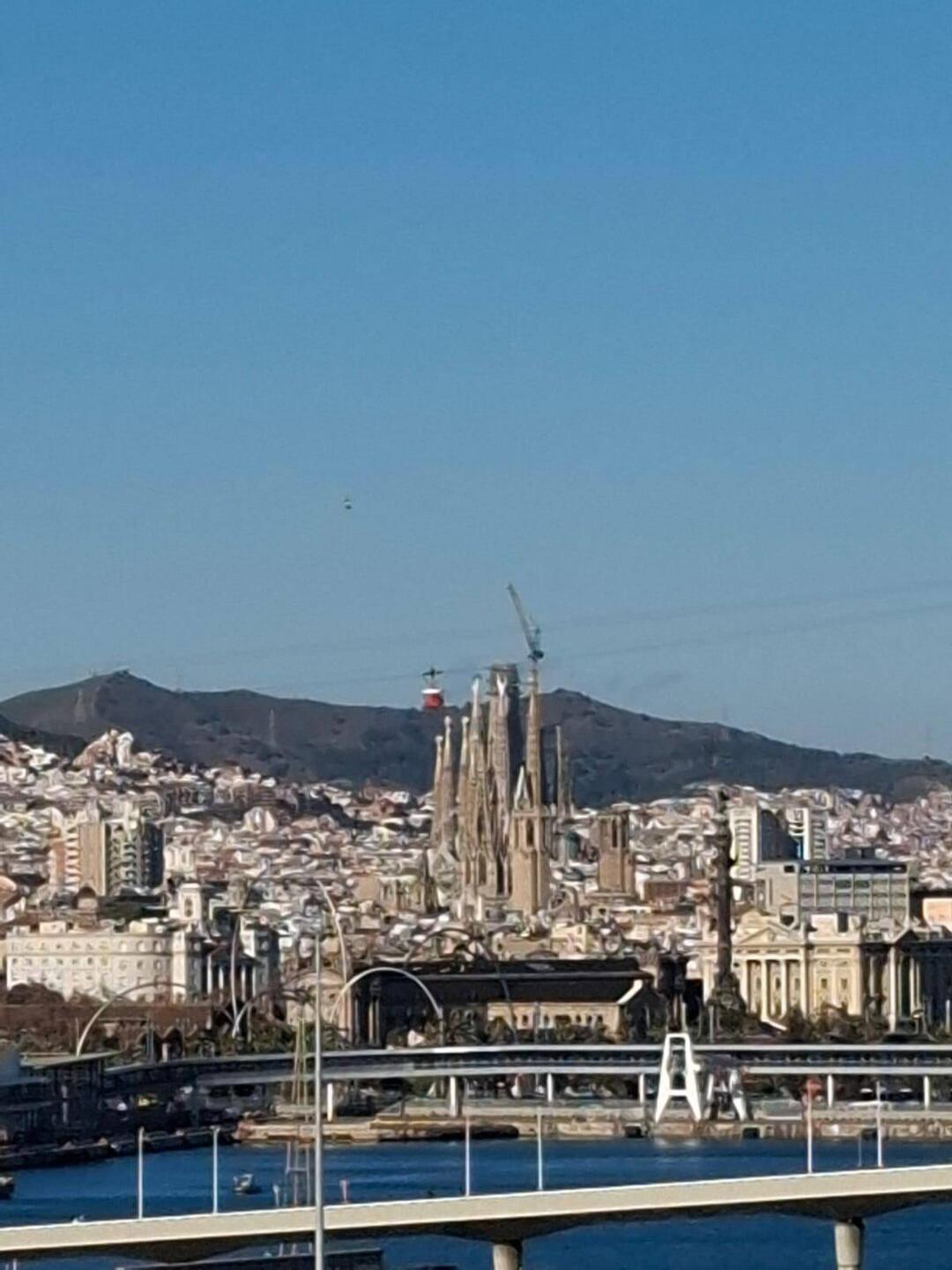 La Sagrada Familia vue du port