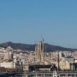 La Sagrada Familia vue du port