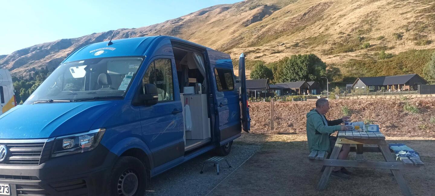 Frühstück wieder mal draußen