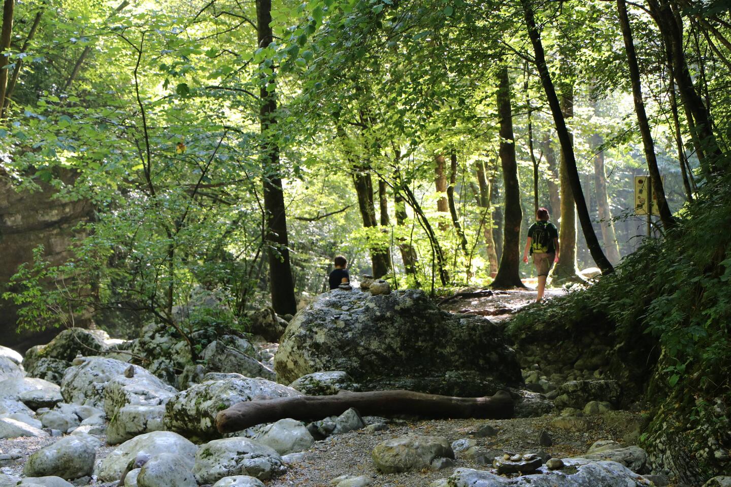 Über Fluss und Stein...
