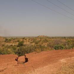 Blick von einem Hügel auf die Landschaft
