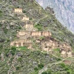 Ollantaytambo hill homes