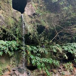 Cherchez-moi, cela donne une idée de la taille de la cascade