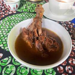 Heute Morgen gab es eine sehr scharfe afrikanische Hühnersuppe zum Frühstück