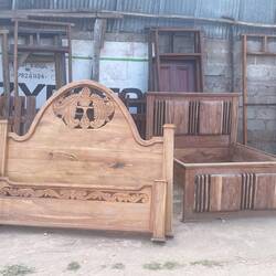 es gibt überall die schönsten Betten zu kaufen, wer also eine Anschaffung plant: auf nach Sansibar !