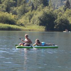 Max bei seinem neuen Fahrgeschäft
