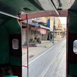 Im Tuktuk zum Hotel