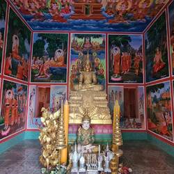 Im Tempel ist die Geschichte Buddhas nochmal in Bildern dargestellt