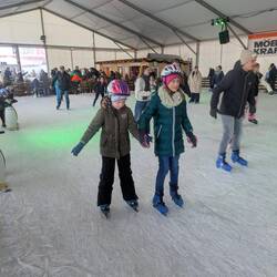 Schlittschuhlaufen mit der besten Freundin 💕